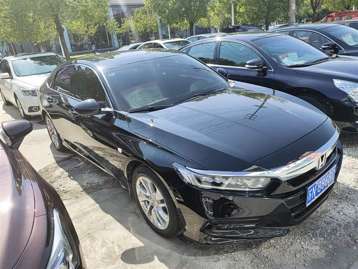 Фото 4 - Honda Accord