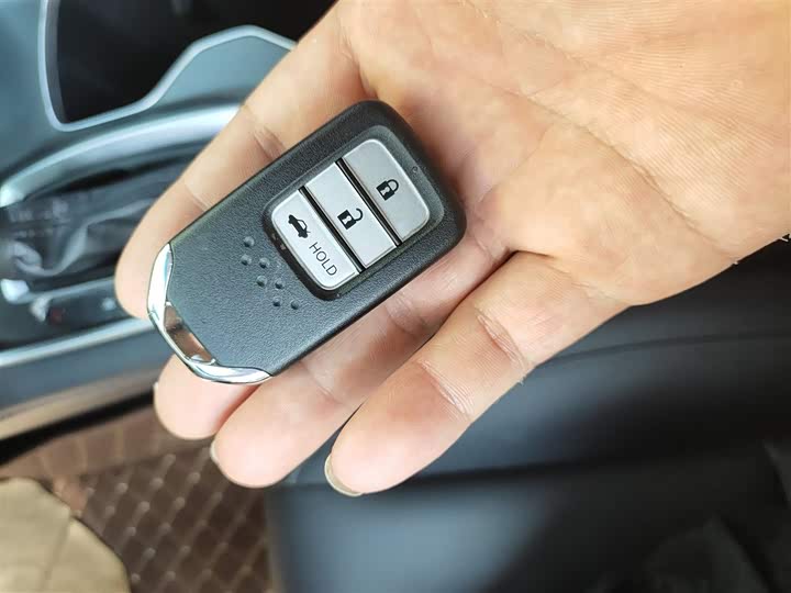 Фото 9 - Honda Accord