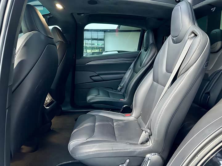 Фото 10 - Tesla Model X