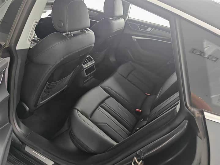 Фото 8 - Audi A7