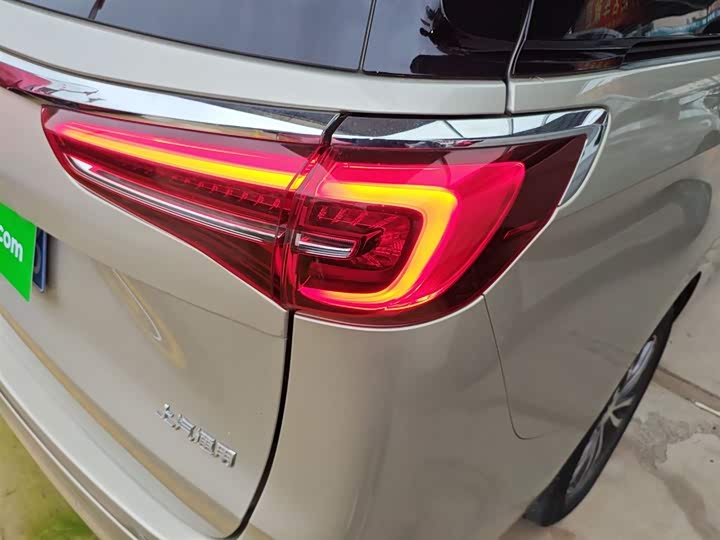 Фото 8 - Buick GL8 ES