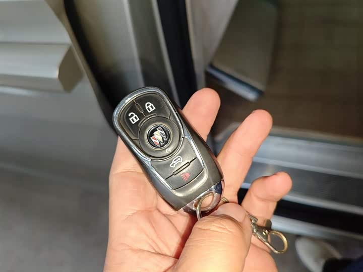 Фото 9 - Buick GL8 ES