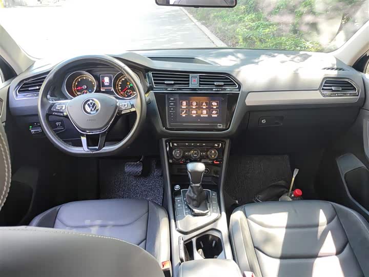 Фото 10 - Volkswagen Tiguan L Pro