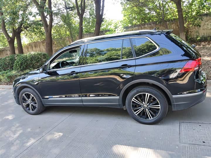 Фото 5 - Volkswagen Tiguan L Pro