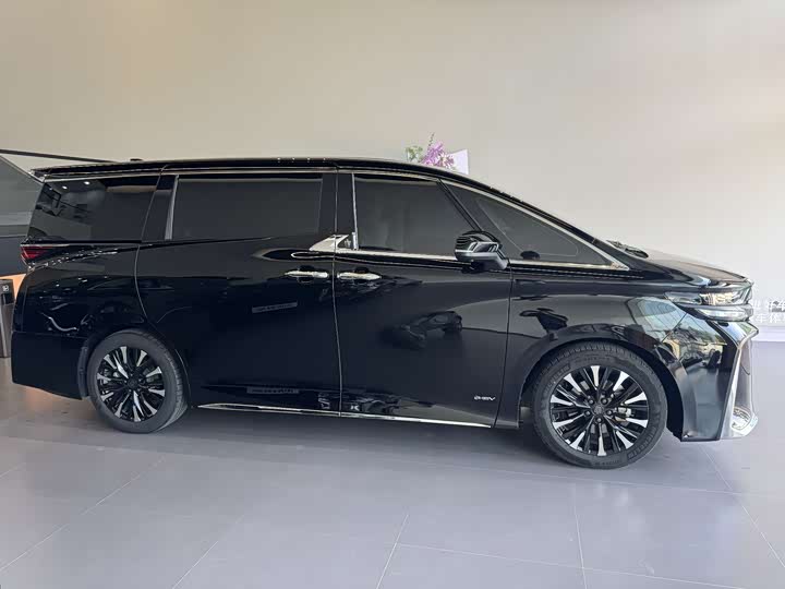 Фото 4 - Toyota Vellfire