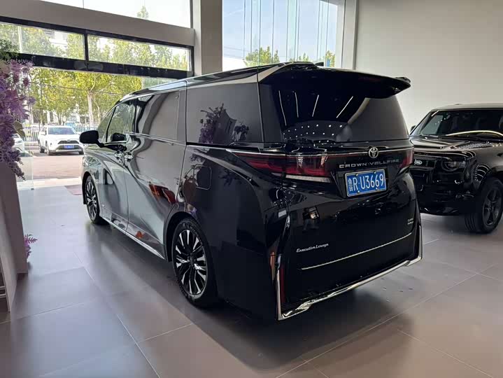 Фото 6 - Toyota Vellfire