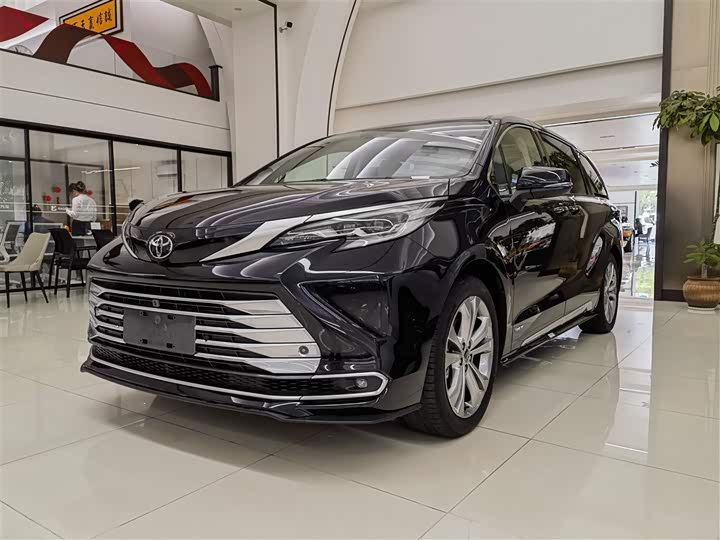 Фото 1 - Toyota Sienna