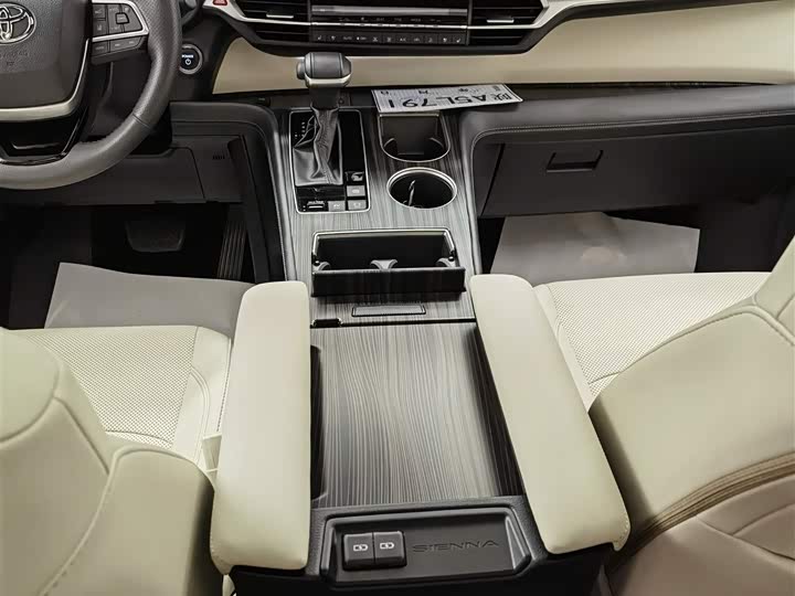 Фото 16 - Toyota Sienna