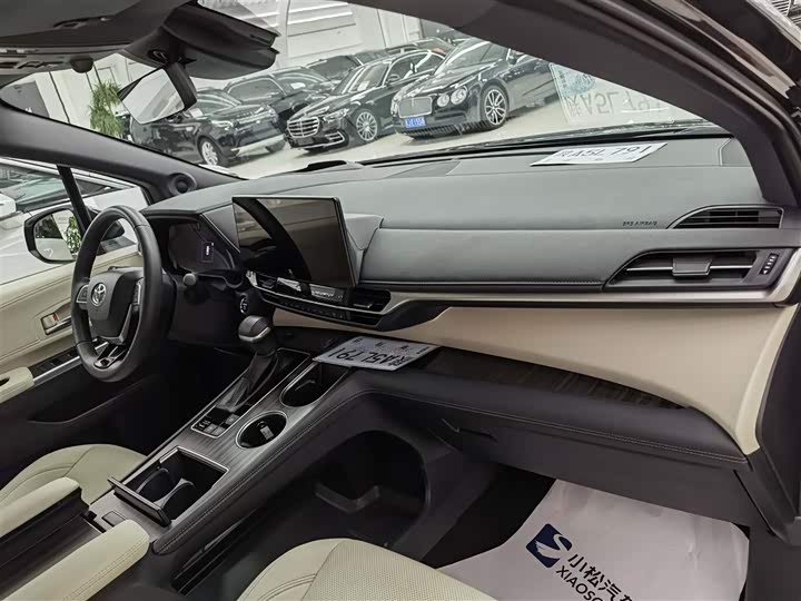 Фото 20 - Toyota Sienna