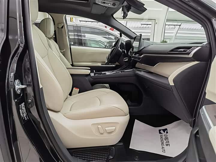 Фото 21 - Toyota Sienna