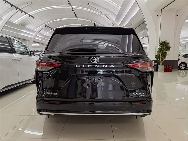 Фото 3 - Toyota Sienna