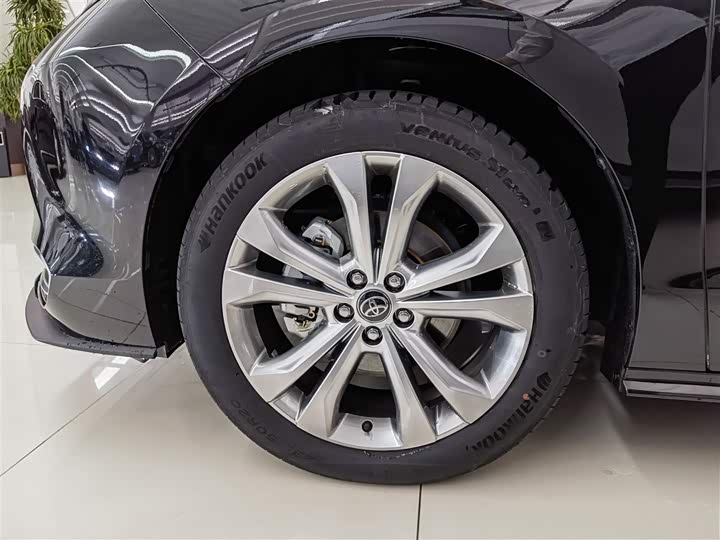 Фото 7 - Toyota Sienna