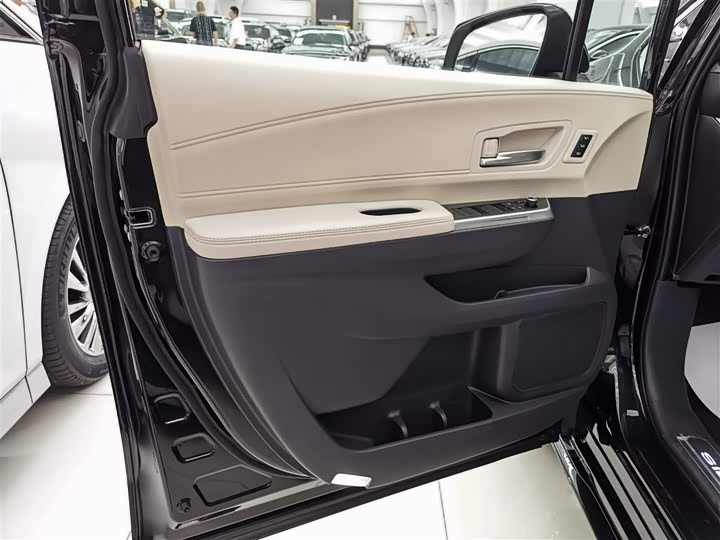 Фото 8 - Toyota Sienna