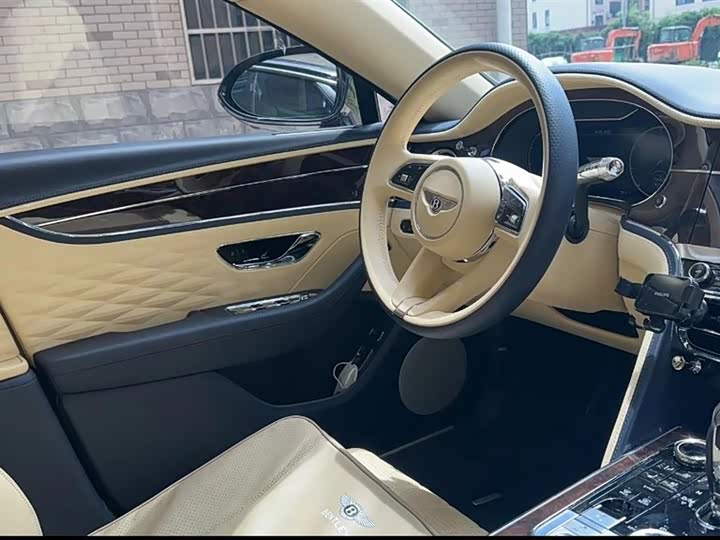 Фото 7 - Bentley Flying Spur