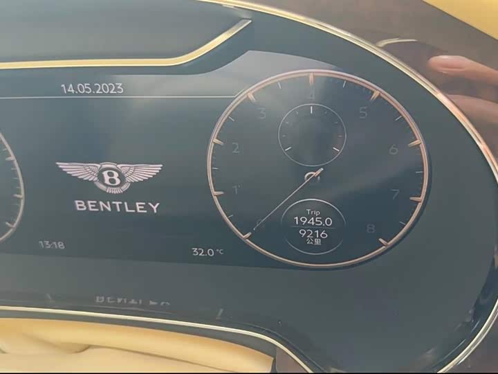 Фото 8 - Bentley Flying Spur