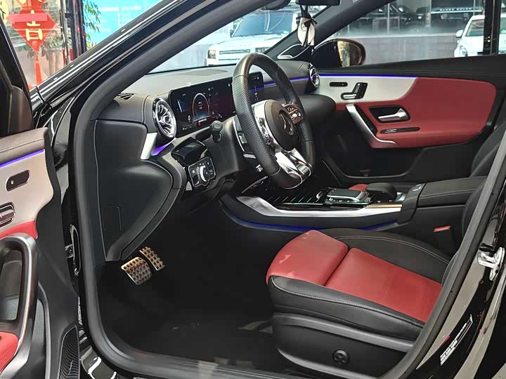 Фото 10 - Mercedes-Benz A-Class AMG