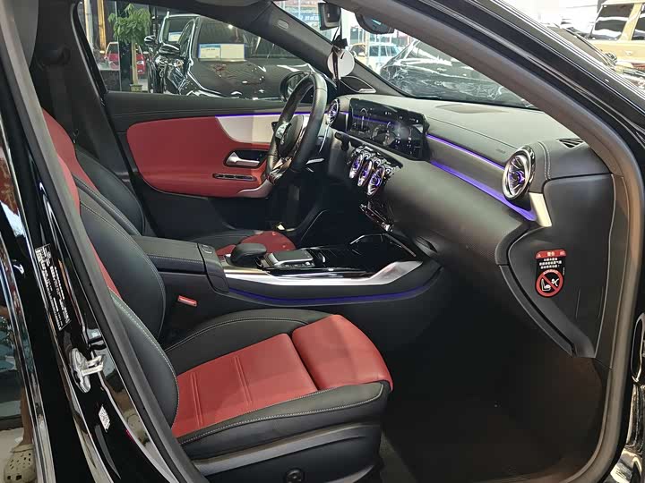 Фото 14 - Mercedes-Benz A-Class AMG