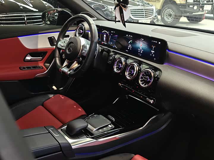 Фото 15 - Mercedes-Benz A-Class AMG