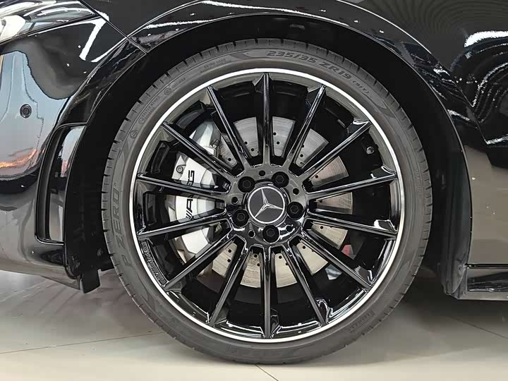 Фото 21 - Mercedes-Benz A-Class AMG