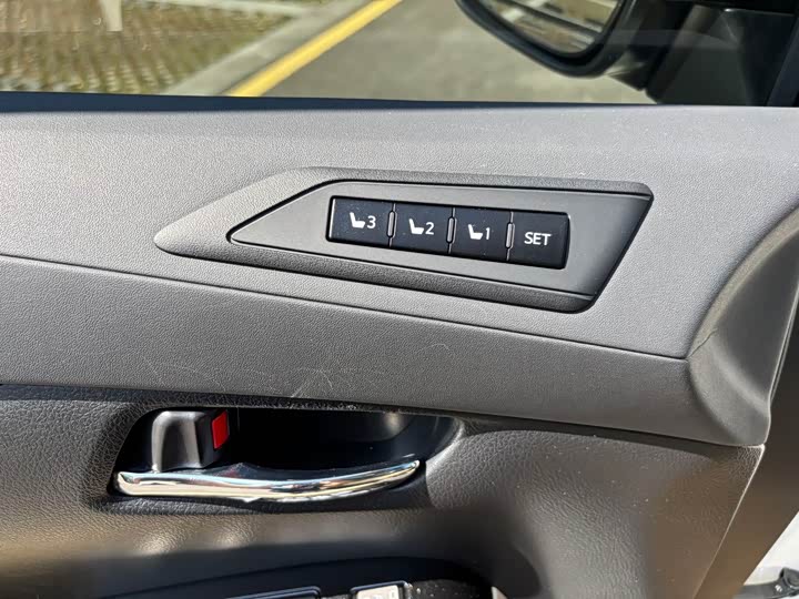 Фото 11 - Toyota Vellfire