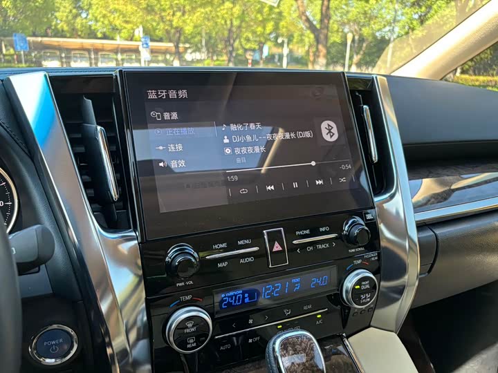 Фото 13 - Toyota Vellfire