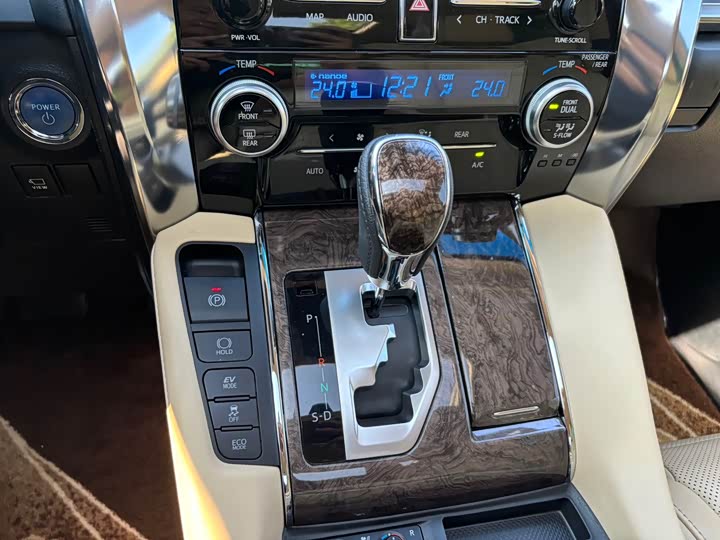 Фото 14 - Toyota Vellfire