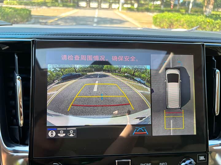 Фото 16 - Toyota Vellfire