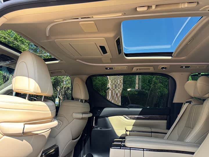 Фото 20 - Toyota Vellfire