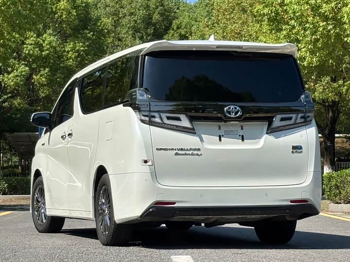 Фото 4 - Toyota Vellfire