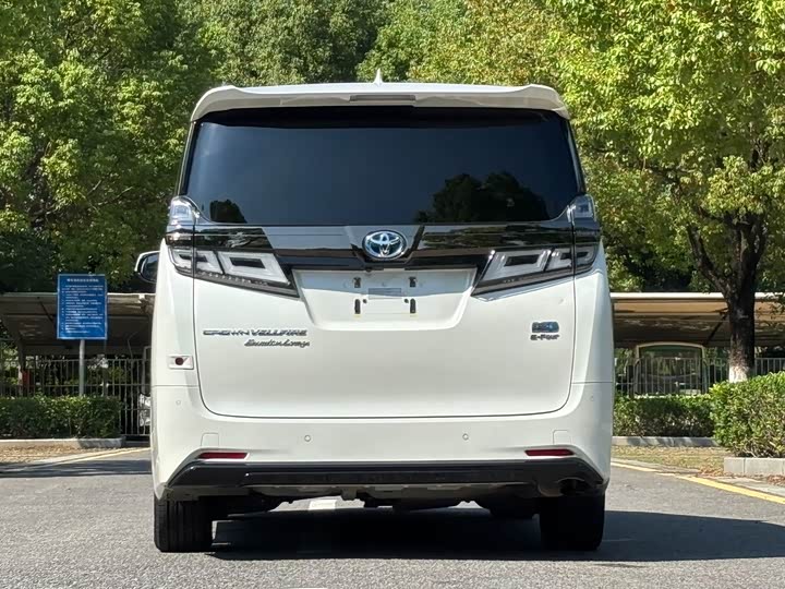 Фото 5 - Toyota Vellfire
