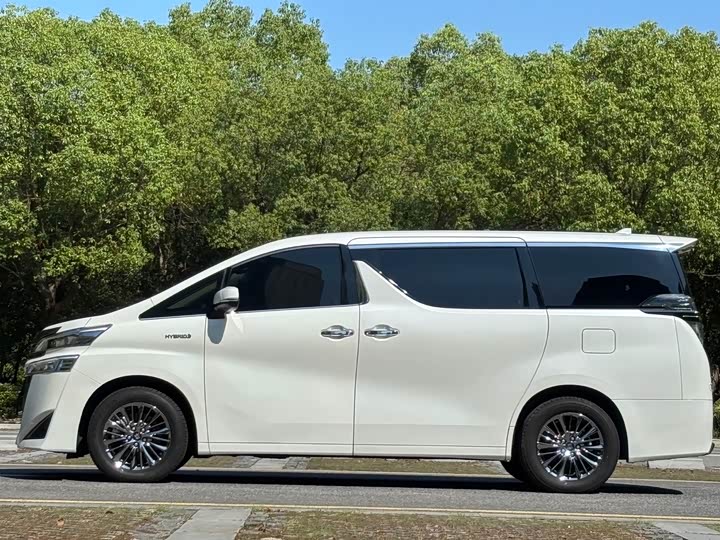 Фото 6 - Toyota Vellfire