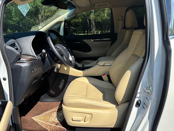 Фото 7 - Toyota Vellfire