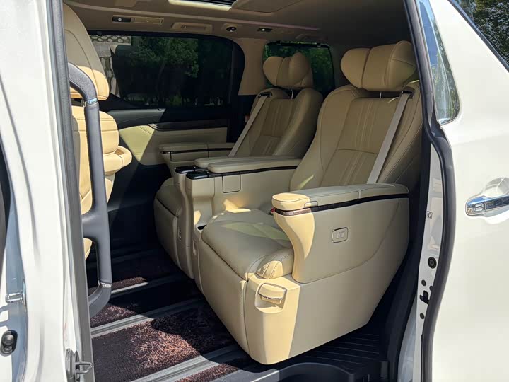 Фото 9 - Toyota Vellfire