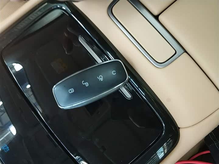 Фото 9 - Denza D9