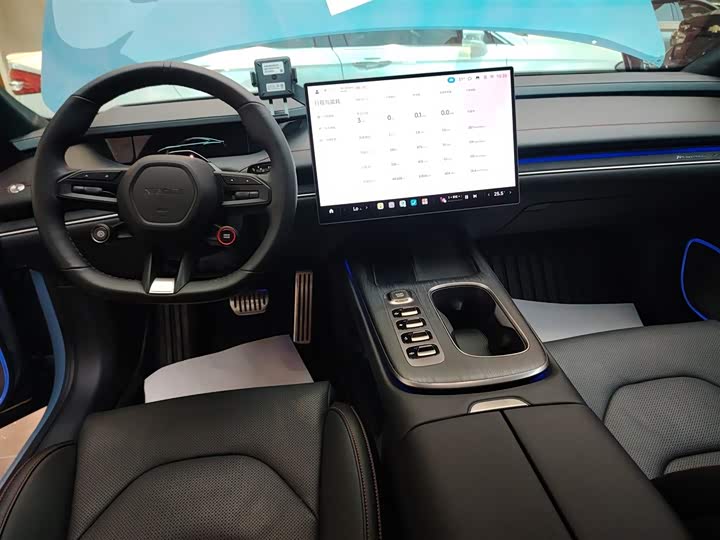 Фото 10 - Xiaomi SU7