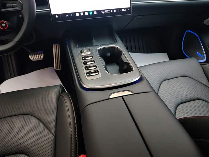 Фото 14 - Xiaomi SU7