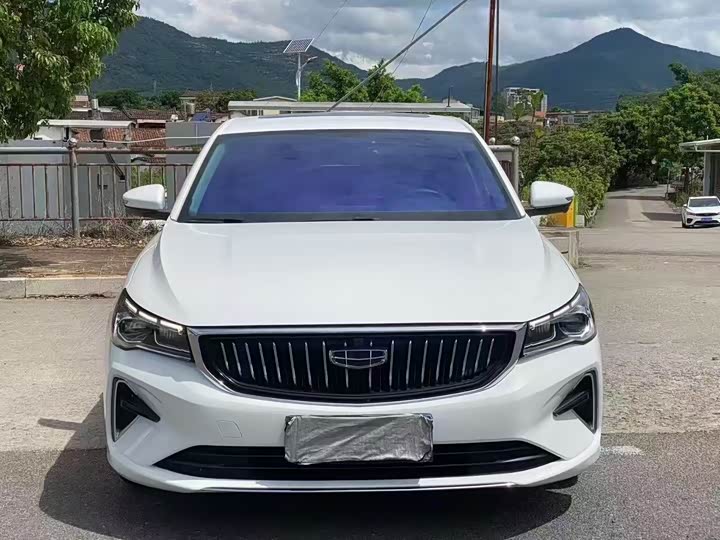 Фото 2 - Geely Emgrand