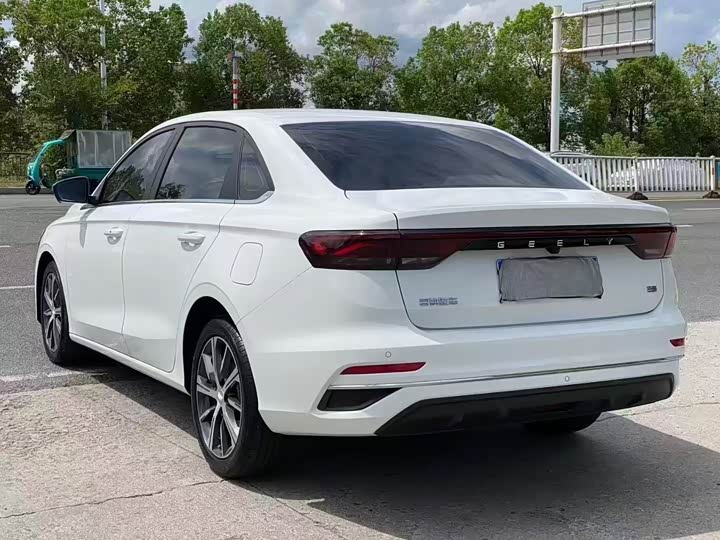 Фото 7 - Geely Emgrand