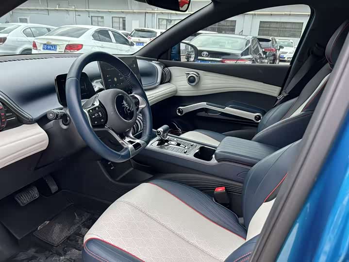 Фото 15 - BYD Yuan Plus