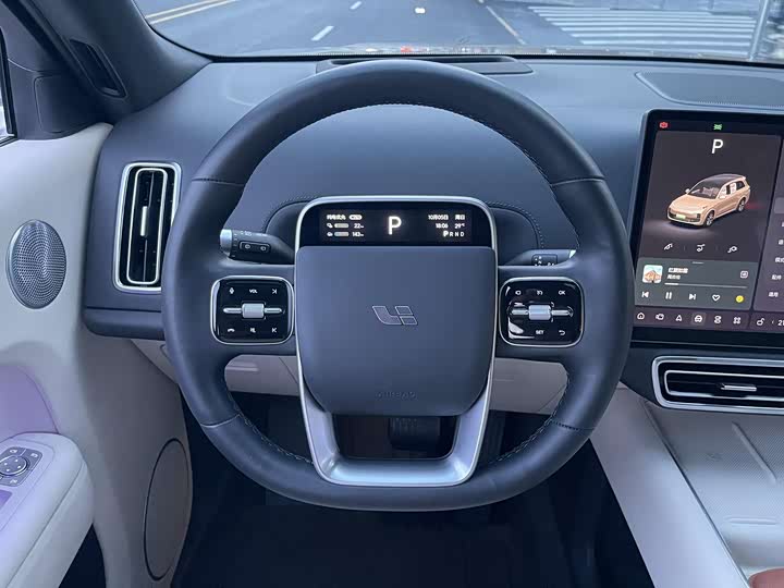 Фото 12 - LiXiang L8