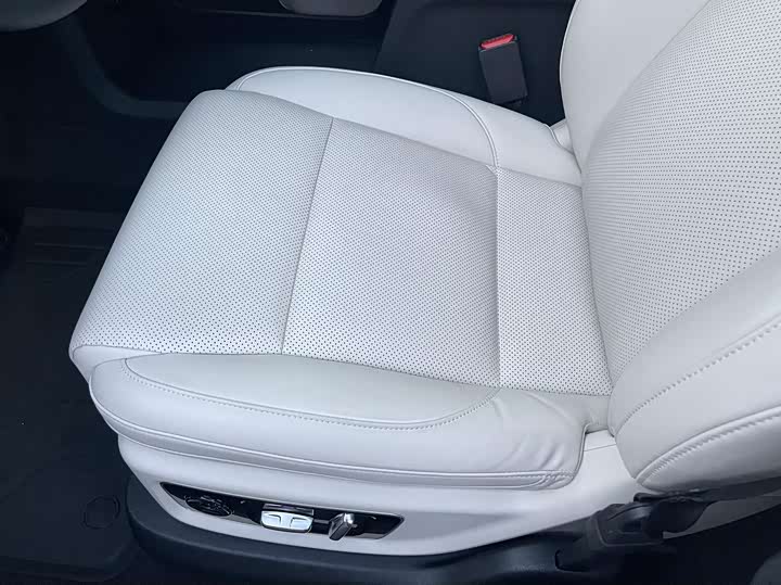 Фото 17 - LiXiang L8