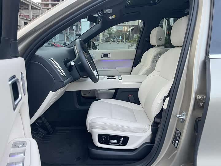 Фото 8 - LiXiang L8