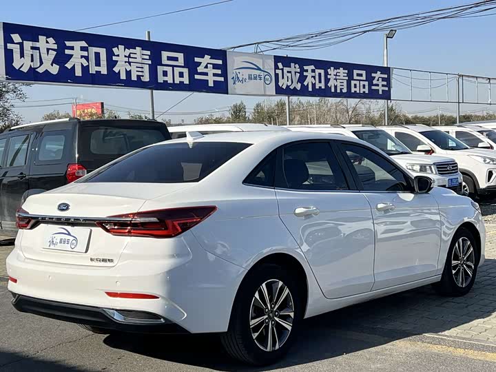 Фото 9 - Ford Escort