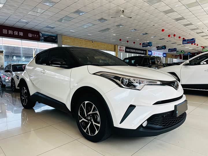 Фото 3 - Toyota C-HR