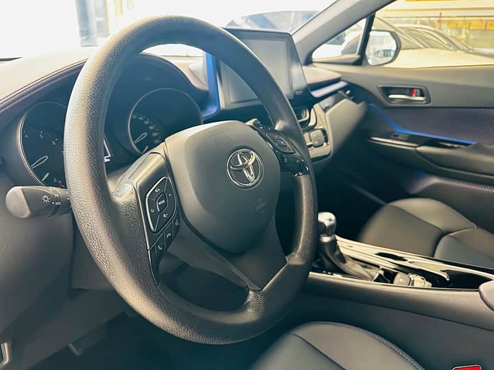 Фото 6 - Toyota C-HR