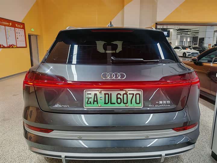 Фото 3 - Audi e-tron