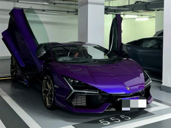 Фото 3 - Lamborghini Revuelto