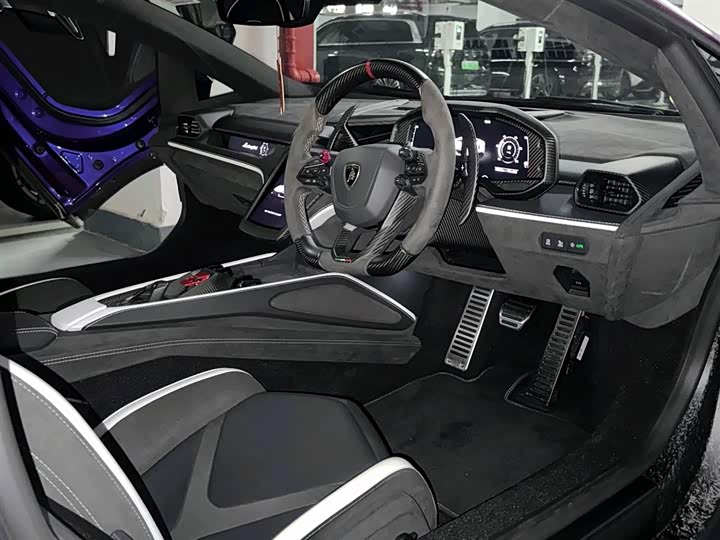 Фото 5 - Lamborghini Revuelto