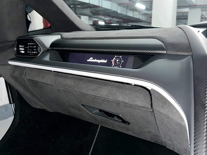 Фото 6 - Lamborghini Revuelto