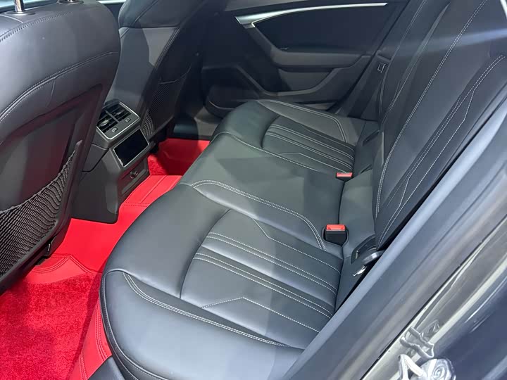 Фото 9 - Audi A7